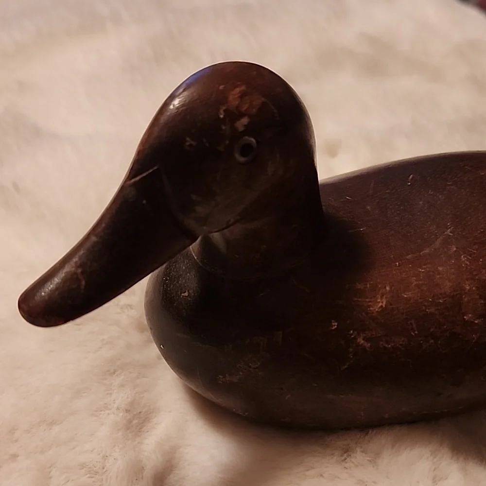 VINTAGE  WOODEN DECOY DUCK SOLID  WOOD FIGURE TABLETOP DECOR POLISHED  FOLK ART. - Picture 3 of 10